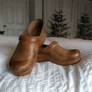 Dansko Vintage-Look Tan Leather Clog, Size 39
